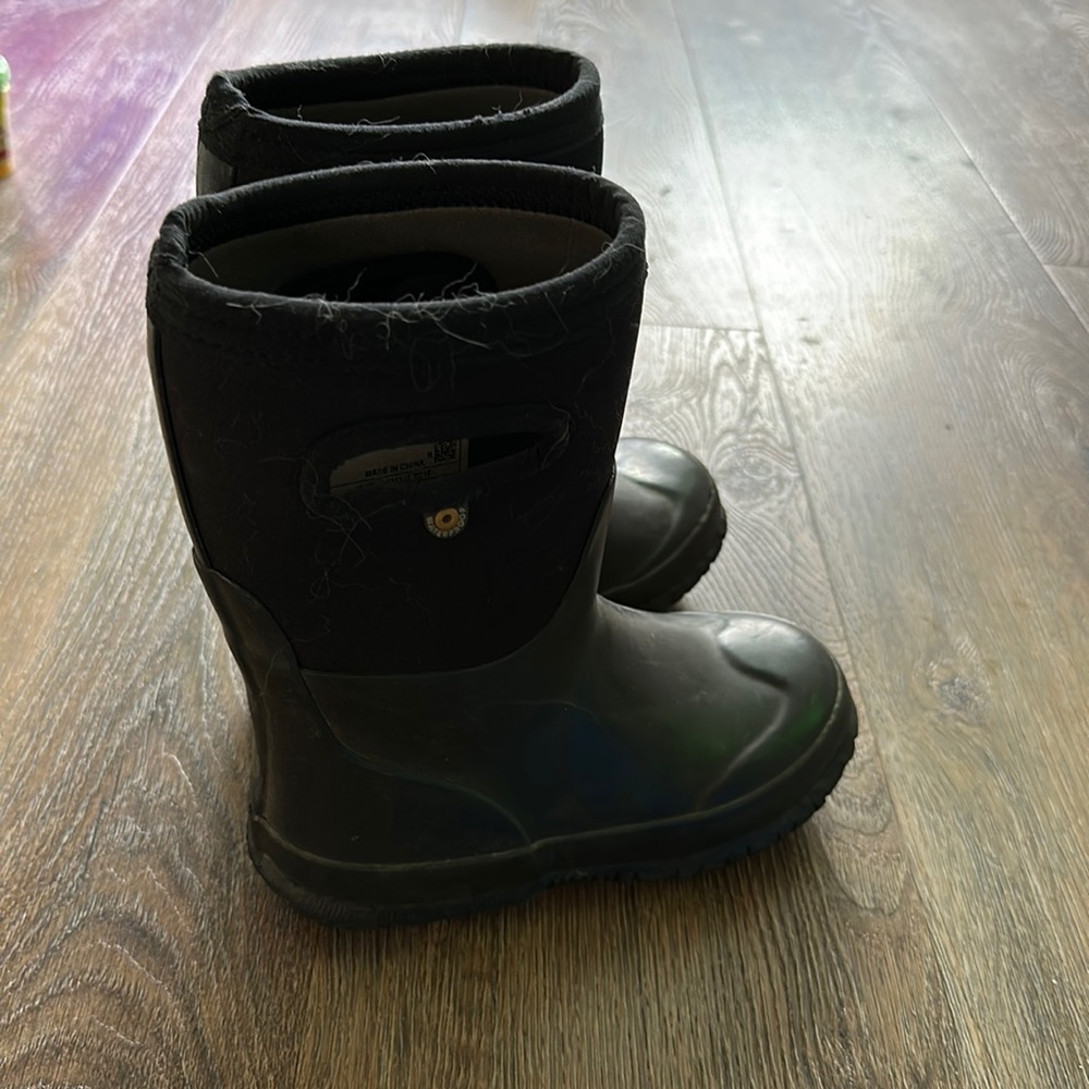 Black bogs shoes barely used